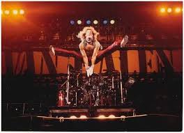 David Lee Roth in the most perfectly framed shot ever jumping off of the  riser, booyaa! | David lee roth, Van halen, Eddie van halen